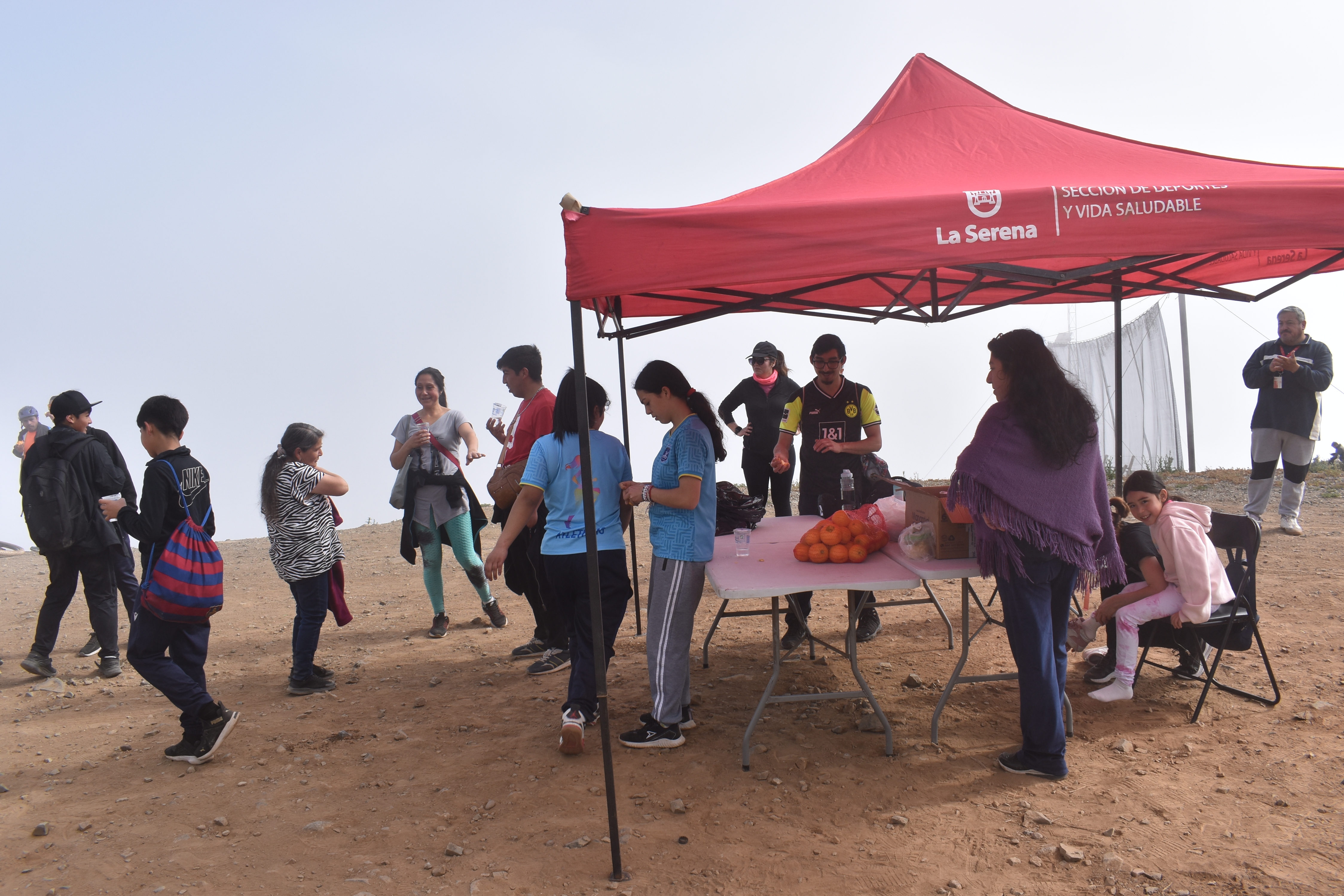 Potencian la actividad recreativa con caminata a cumbre del Cerro Grande